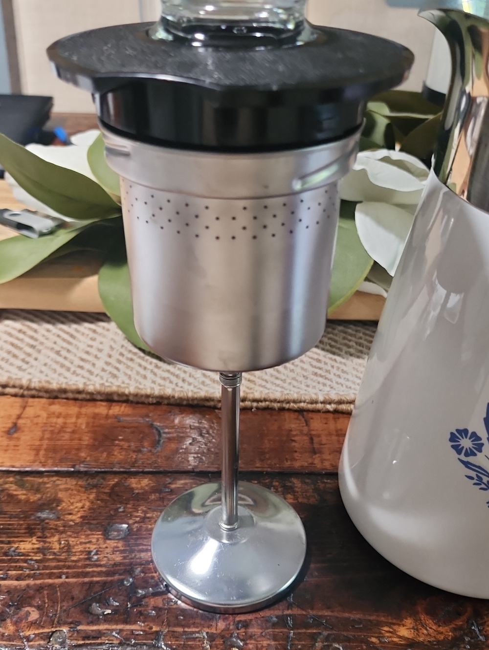Like NewVintage CorningWare Blue Cornflower 9 Cups Stovetop Coffeepot Percolator - Picture 3 of 9